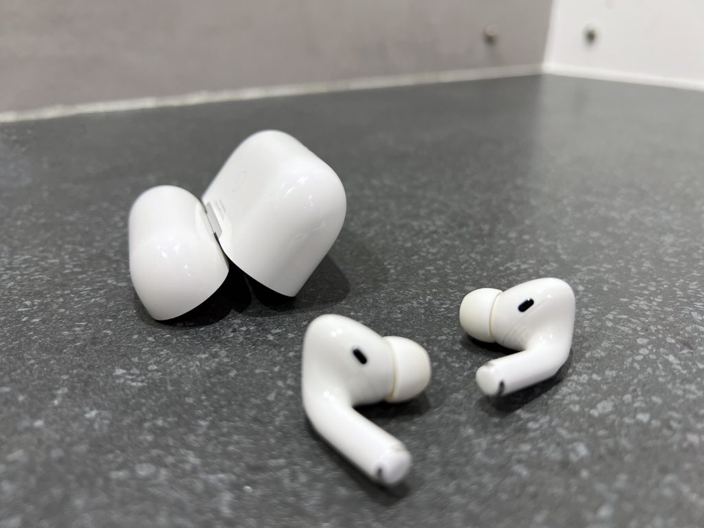 Наушники беспроводные apple airpods 2. Airpods попала вода. Airpods попала вода. Airpods попала вода. Airpods попала вода.